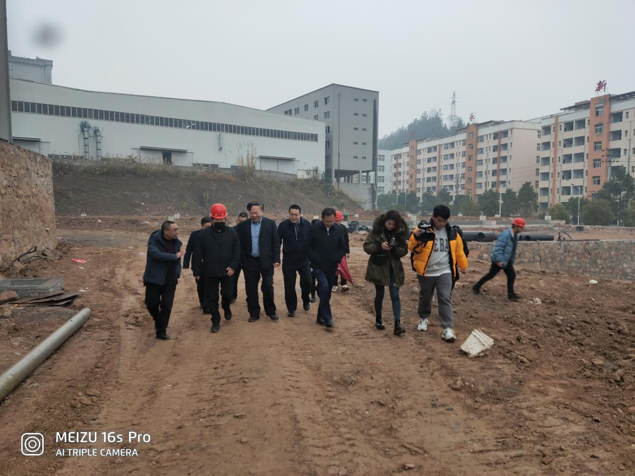 中國工程院院士、國家飼料工程技術(shù)研究中心主任譙仕彥到重慶69調(diào)研指導(dǎo)