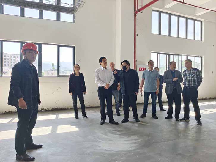 重慶市農(nóng)委畜牧處向品居處長、晏亮副處長、畜牧總站李發(fā)玉研究員等一行到重慶69畜牧調(diào)研指導