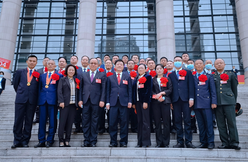 69畜牧董事長出席重慶市脫貧攻堅總結(jié)表彰大會，榮獲“重慶市脫貧攻堅先進個人”